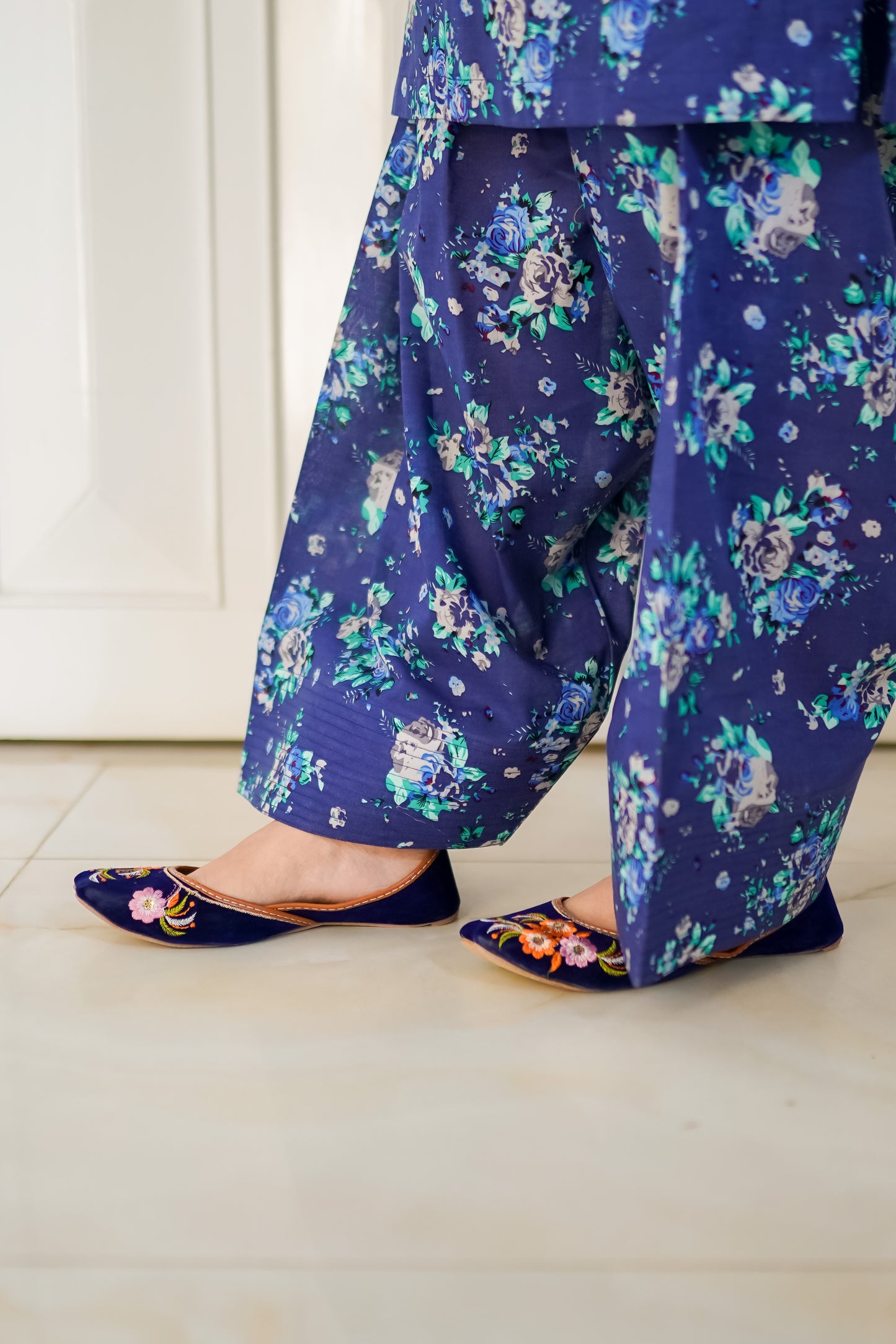 Neel Gul – Navy Blue Floral Printed & Hand Embroidered Lawn 2-Piece Suit